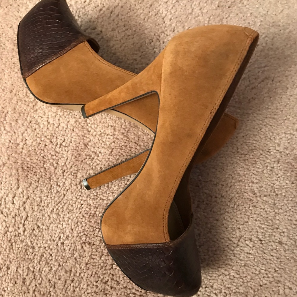 Jessica Simpson Women’s Elisey Platform pump
